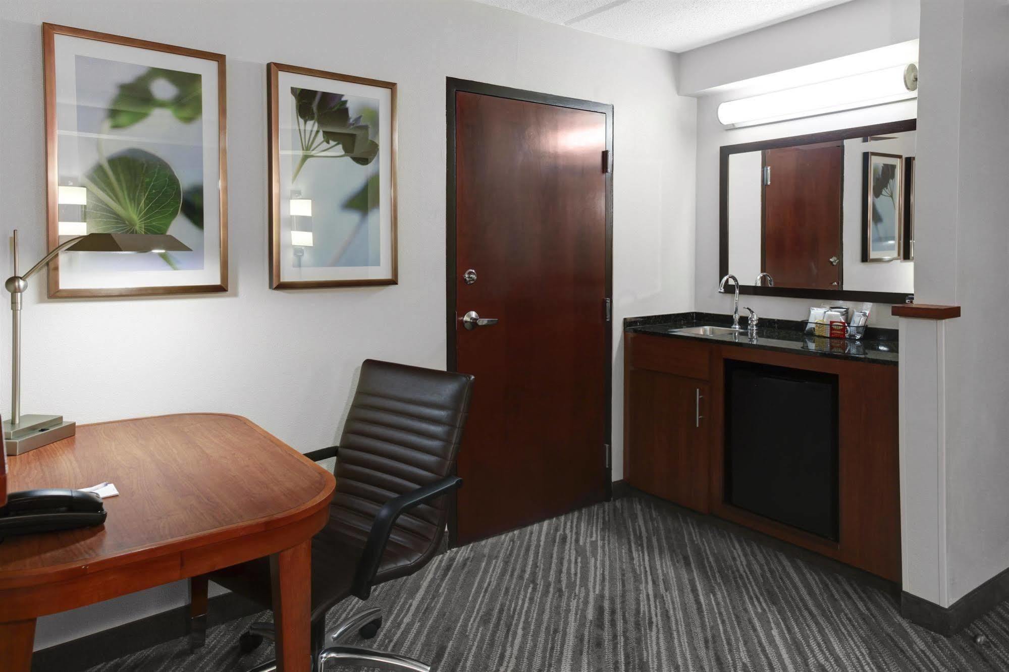 Hyatt Place Charlotte Airport Billy Graham Parkway Exterior foto